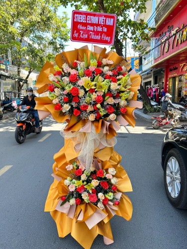 Kệ hoa chúc mừng